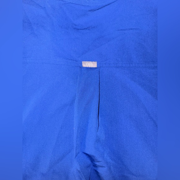 FIGS Winning Blue Rafaela Scrub Top XXL - Picture 5 of 6